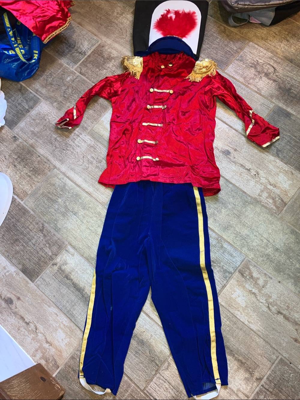 DRUM MAJOR /MILITARY CAPITAN VELVET BRASS BUTTON COSTUME .